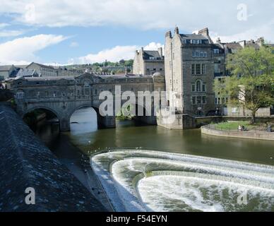 Die Wasserfälle am Fluss Avon, Bath, England Stockfoto