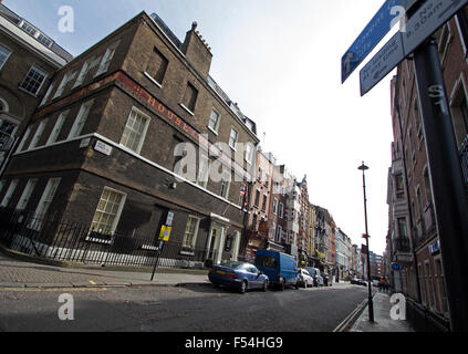 Die Ecke der Greek Street und Soho Square im Zentrum von London Soho Weitwinkel fotografiert Stockfoto