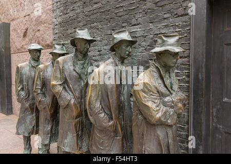 WASHINGTON, DC, USA - Franklin Roosevelt Memorial. Bronzeskulptur von Depression Brotlinie. Stockfoto