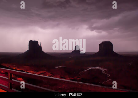 Gewitter über Monument Valley, Arizona Stockfoto