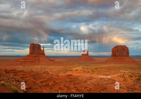 Gewitter über Monument Valley, Arizona, USA Stockfoto