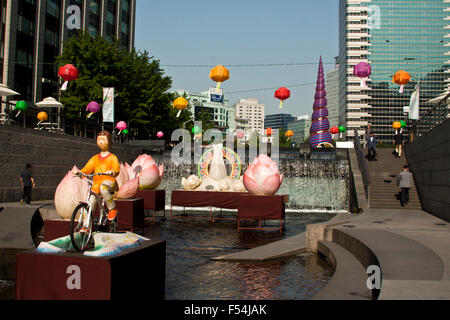 Seoul, Korea - 22. Mai 2015: Cheonggyecheon Stream, Seoul, Südkorea am 22. Mai 2015 - Cheonggyecheon ist eine 11 km lange moderne s Stockfoto