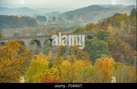 Tynedale, Northumberland, UK. 27. Oktober 2015. Herbstfärbung umgeben Lambley Viadukt in South Tynedale, Northumberland: Kredit-27. Oktober 2015: STUART WALKER/Alamy Live News Stockfoto