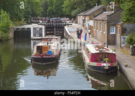 Alter Ford Sperre (8) auf das Regent's Canal in der Nähe von Victoria Park, Hackney, London England United Kingdom UK Stockfoto