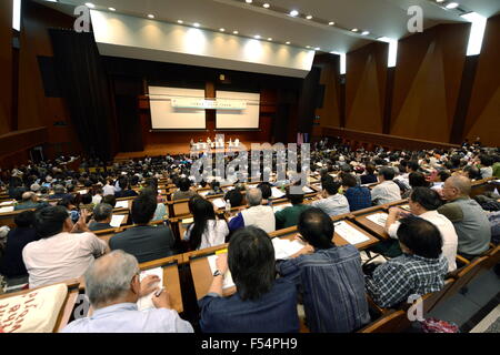 Teilnahme am Symposium mit dem Titel "japanische Konstitutionalismus, Demokratie und Pazifismus an der Kreuzung" Hosei Universität in Tokyo, Japan am 25. Oktober 2015. Studenten-Notfall-Aktion für liberale Demokratie-s (SEALDs) und die Vereinigung von Gelehrten gegen die Sicherheits-Rechnungen (ASOSB) mitgetragen die Veranstaltung zum protest gegen neue Sicherheitsgesetze, die letzten Monat vom Parlament verabschiedet. © AFLO/Alamy Live-Nachrichten Stockfoto