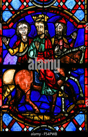 Glasfenster in der Kathedrale Saint Gatien von Touren, Frankreich. Stockfoto