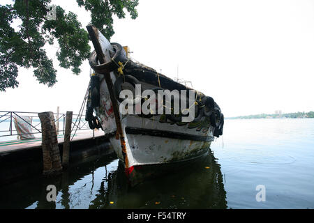 Angelboot/Fischerboot von Tiefseefischen Reise im arabischen Meer, Kerala, Indien zurück. Stockfoto