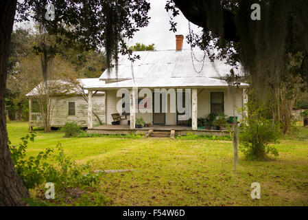 Einfach bescheiden Cajun Stil Hütte entlang des Mississippi bei Baldwin in Louisiana, USA Stockfoto