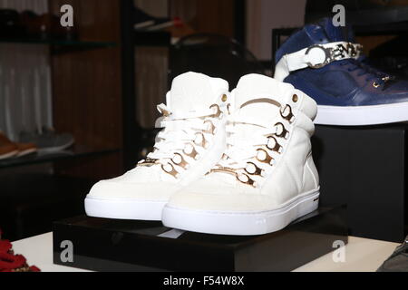 Designer starten die Freisetzung von Maven x Müller Herrenkollektion hielt bei Macy's Herald Square mit Steve Madden und Aufnahmekünstler Ja Rule: Sneaker wo: New York City, USA: 26. August 2015 Stockfoto