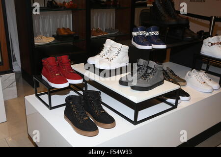 Designer starten die Freisetzung von Maven x Müller Herrenkollektion hielt bei Macy's Herald Square mit Steve Madden und Aufnahmekünstler Ja Rule: Sneaker wo: New York City, USA: 26. August 2015 Stockfoto