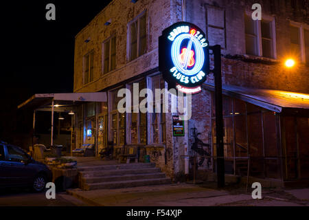 Leuchtreklame im Morgan Freeman Ground Zero Blues Club in Delta-Straße in Clarksdale - Geburtsort des Blues, Mississippi USA Stockfoto