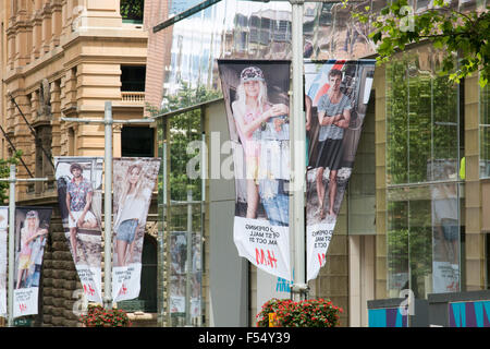 Sydney, Australien. 28. Oktober 2015. Schwedische Händler H & M hat Raum angemietet, über 3 Etagen in Sydneys Pitt Street und seinen sechsten Store in Australien am 31. Oktober 2015, eines der größten H & M-Shops in der ganzen Welt öffnet. Bildnachweis: model10/Alamy Live-Nachrichten Stockfoto