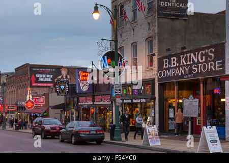 BB King Company Store und Musik Veranstaltungsorte im legendären Beale Street Unterhaltungsviertel von Memphis, Tennessee, USA Stockfoto