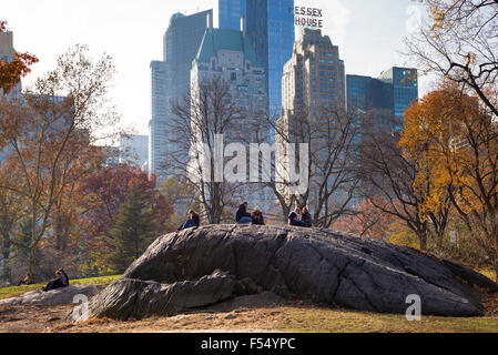 New Yorker chillen im Winter Zeit im Central Park, New York, USA Stockfoto