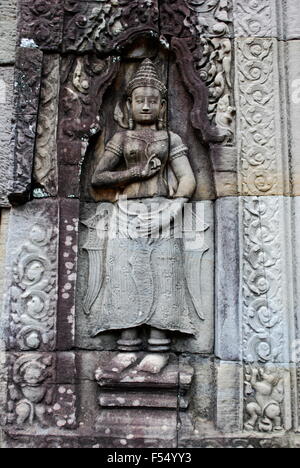 Apsara Tänzerin Basrelief am Banteay Kdei Tempel in Angkor Gebiet in der Nähe von Siem Reap, Kambodscha. Stockfoto