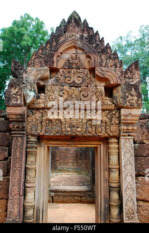 Eingang zum Banteay Srei - 10. Jahrhundert Hindu-Tempel in Kambodscha Stockfoto