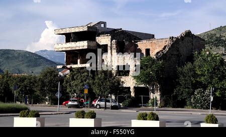 Im bosnischen Bürgerkrieg zerstörten Haus in Mostar. Stockfoto