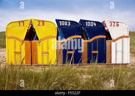 DEU, Deutschland, Schleswig-Holstein, Nordsee, Insel Amrum, Strandkörbe in den Dünen in der Nähe von Norddorf.  DEU, Deutschland, Schleswi Stockfoto