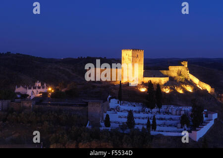 Mertola Burg in der Abenddämmerung. Alentejo. Portugal Stockfoto