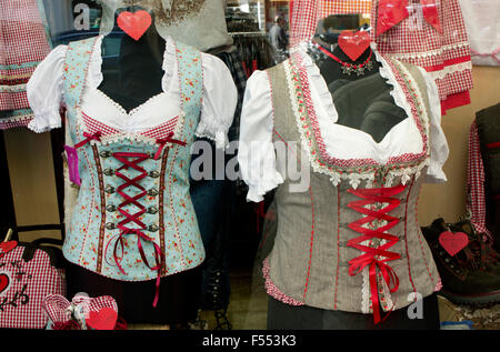 Deutschen traditionellen bäuerlichen Blusen für formale Erbe feiern Stockfoto