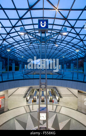 DEU, Deutschland, Nordrhein-Westfalen, Ruhrgebiet, Dortmund, U-Bahnstation eine der Westfalenhalle, Messe Dortmund. Stockfoto