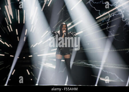 Wien, Österreich. Freitag, 15. Mai 2015. Nina Sublatti Performsher Song "Krieger" für Georgien. Stockfoto