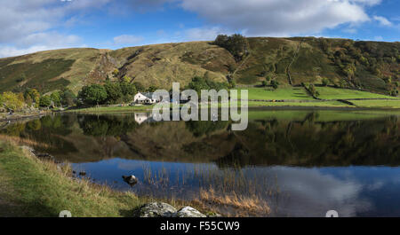 Panorama-Aufnahme des Watendlath Tarn im Lake District Stockfoto