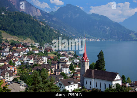 Weggis mit St. Marien Kirche Vierwaldstättersee Wohneigentum Stockfoto