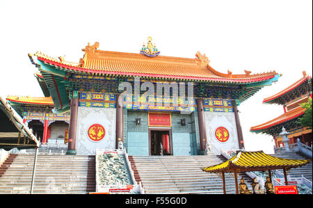 Traditionellen chinesischen Stil Tempel am Wat Leng-Noei-Yi in Nonthaburi, Thailand. Stockfoto