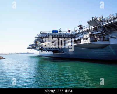 USA, San Diego, USS Midway Museum mit Kampfjets Stockfoto