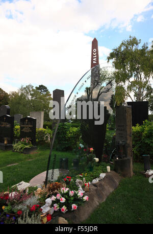 Zentralfriedhof (Zentralfriedhof), Grab des österreichischen Rockstar FALCO (Hans Hoelzl), Wien, Austria, Europe Stockfoto