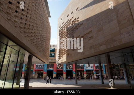 Die zwei eckige Blöcke des neuen Parlamentsgebäudes in Valletta entworfen und gebaut vom Architekturbüro Renzo Piano einen Stockfoto