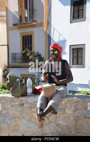 Straßenmusik in Dalt Vila-Ibiza-Spanien Stockfoto