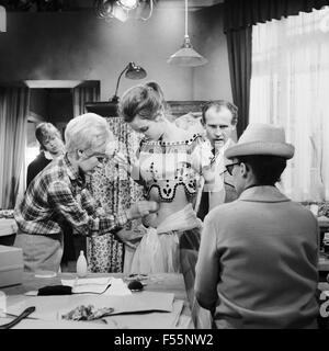 Gertrud Stranitzki Fernsehserie, Deutschland 1967, Regie: Georg Tressler, Monia: Inge Meysel, Peter Dornseif Stockfoto