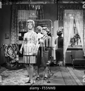 Gertrud Stranitzki Fernsehserie, Deutschland 1967, Regie: Georg Tressler, Monia: Inge Meysel, Peter Dornseif Stockfoto