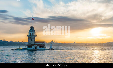 Kız Kulesi, Jungfernturm oder Leander Turm bei Sonnenuntergang, Insel im Bosporus, Üsküdar, Istanbul Türkei Stockfoto