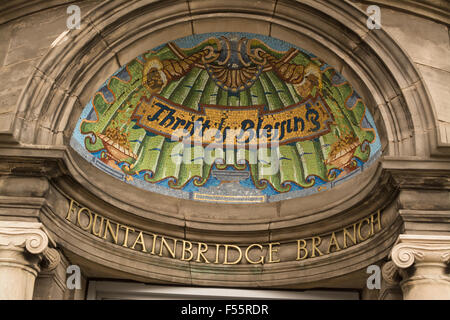 "Sparsamkeit ist Segen" Mosaik über Eingang zu Lloyds TSB Fountainbridge Branch, Edinburgh, Scotland, UK Stockfoto