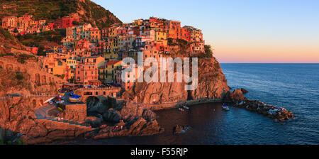 Manarola ist eine Stadt und Gemeinde in der Provinz La Spezia, Ligurien, Nordwest-Italien. Stockfoto