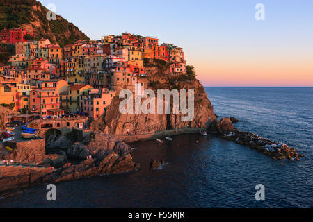 Manarola ist eine Stadt und Gemeinde in der Provinz La Spezia, Ligurien, Nordwest-Italien. Stockfoto