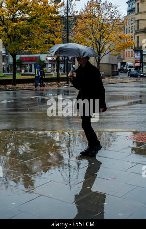 Bradford 28. Oktober 2015 sehr regnerischen Tag in der Pennine Stadt Bradford West Yorkshire © Paul Chambers/Alamy Live News Stockfoto