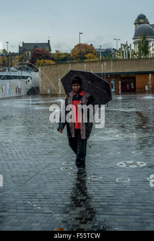 Bradford 28. Oktober 2015 sehr regnerischen Tag in der Pennine Stadt Bradford West Yorkshire © Paul Chambers/Alamy Live News Stockfoto