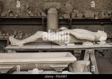 Menschliche Opfer Körper gegossen aus Pompeji Stockfoto