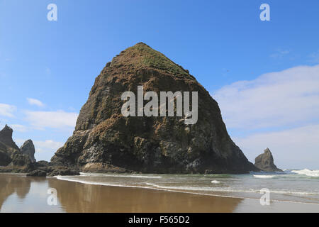 Haystack Rock in Cannon Beach, Oregon. Stockfoto