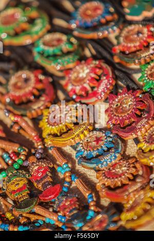 Souvenir von Uros Insel, Peru, Bolivien. Detail der diese Dekorationen mit diagonalen Linien. Stockfoto