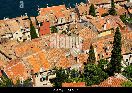 Dächer und Kamine in Rovinj, Istrien, Kroatien Stockfoto