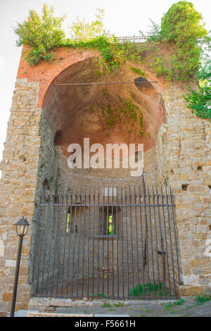 Römische Ruinen, Triest, Altstadt, innere Detail der alten römischen Turm in Triest Altstadt, bekannt als das Tor Cucherna, Stockfoto