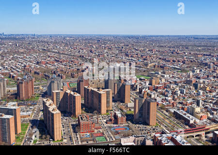 New York City Luftbild mit städtischen Skyline und Wohngebäude in Downtown Brooklyn Stockfoto