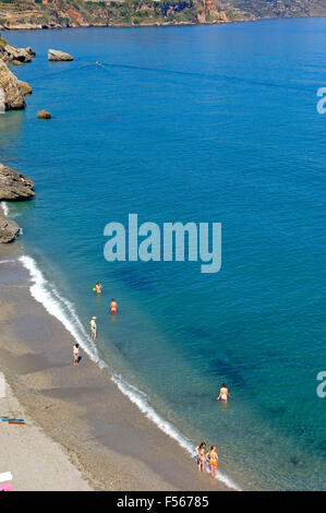 Playa de Calahonda (Calahonda Strand), La Axarquía, Nerja, Costa Del Sol, Provinz Malaga. Andalusien, Spanien Stockfoto