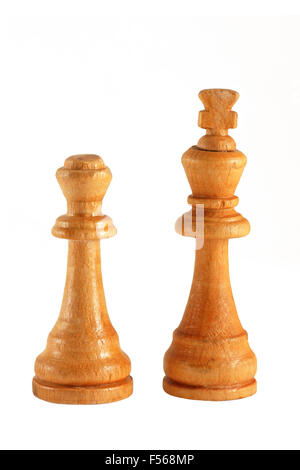 Holz Schachfiguren auf einem weißen Hintergrund isoliert Stockfoto
