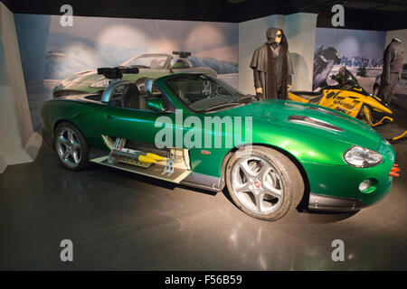 Jaguar XCR Kompressor Auto verwendet in James Bond "Die Another Day" 2002, BOND IN MOTION, James Bond Ausstellung, London Film Museum Stockfoto